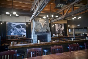 James Bar: Stylish & Comfortable